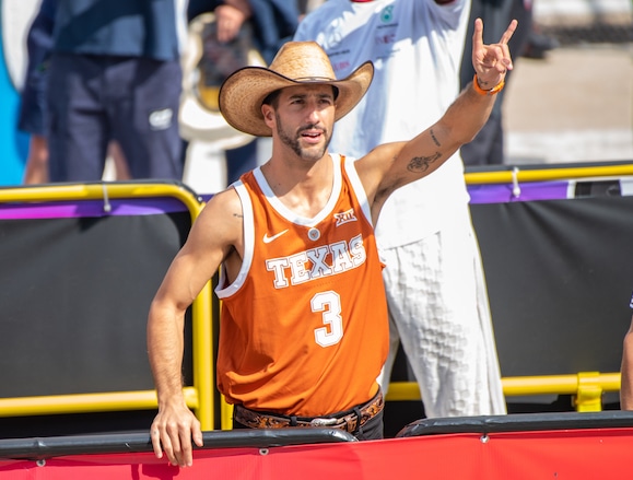 Formula 1 - 2021 Hall Driver Parade - Man With Orange Texas Shirt